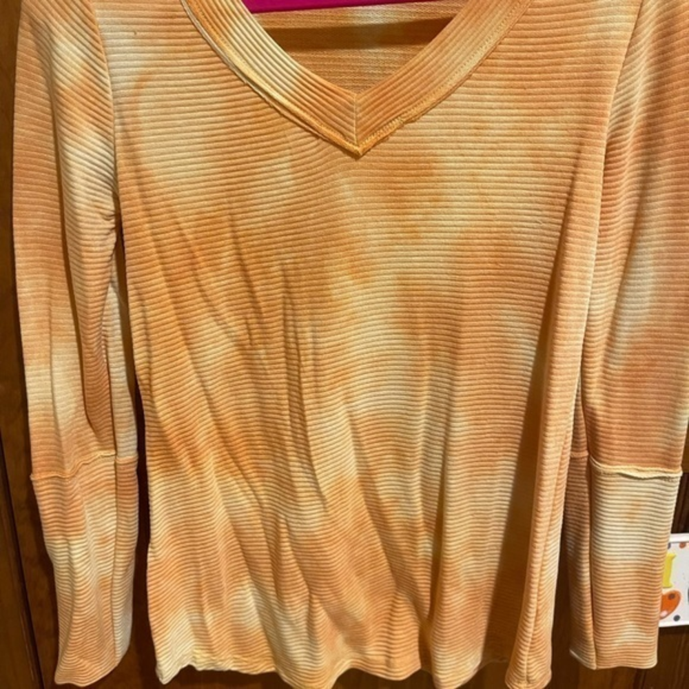 Orange creamsicle tie dye rubbed shirt‎